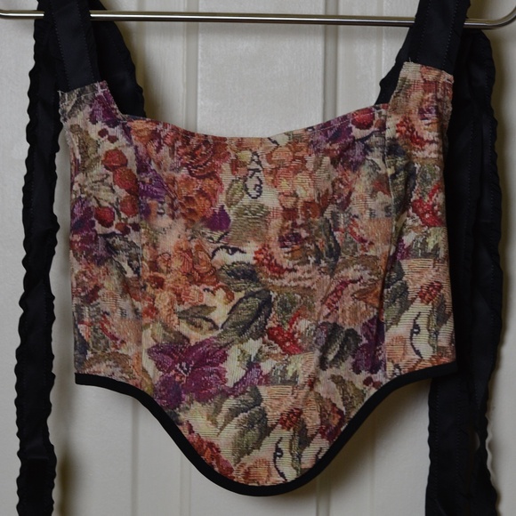 Floral Crop Top - Picture 4 of 9